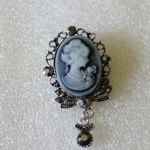 Vintage Lucite cameo brooch